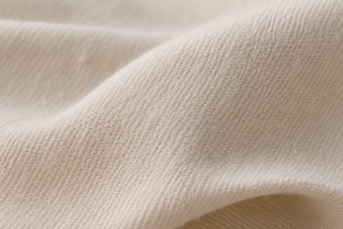 ภาพประกอบเนื้อผ้า Peach Twill (ผ้าพีชทวิล) ที่ใช้ผลิตหมวก ซูมใกล้