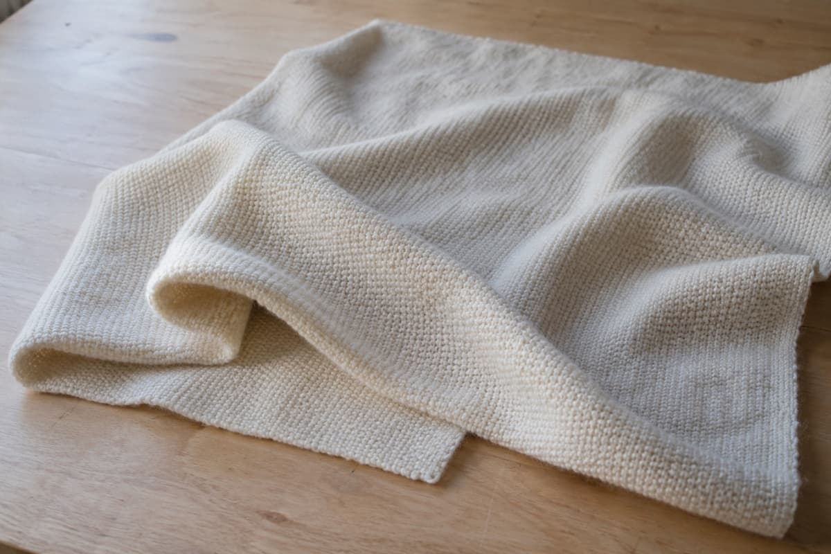 ภาพประกอบเนื้อผ้า Extra Cotton Hybrid (ผ้าผสมคอตตอน) ที่ใช้ผลิตเสื้อโปโล