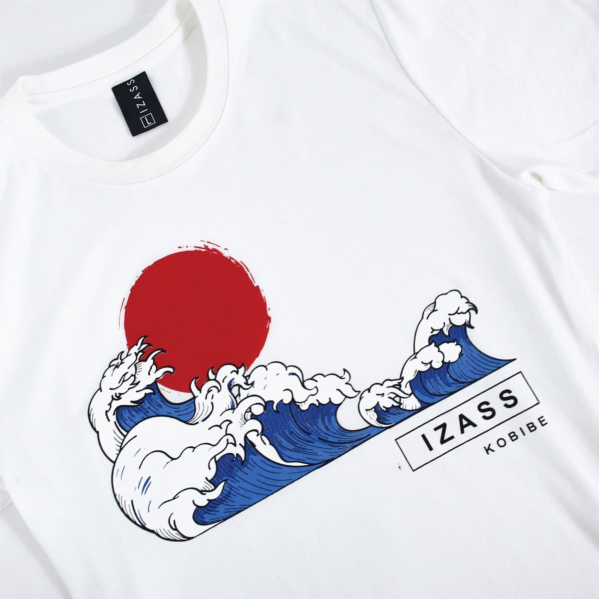 เสื้อยืดคอกลมคอตตอน 100% สีขาว สกรีนลายคลื่นเส้นญี่ปุ่น