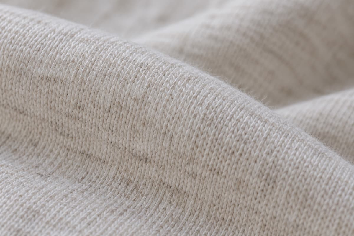 ภาพประกอบผ้า Cotton Air (ผ้าผสม) ซูมใกล้ให้เห็นลายถักของผ้ายืด